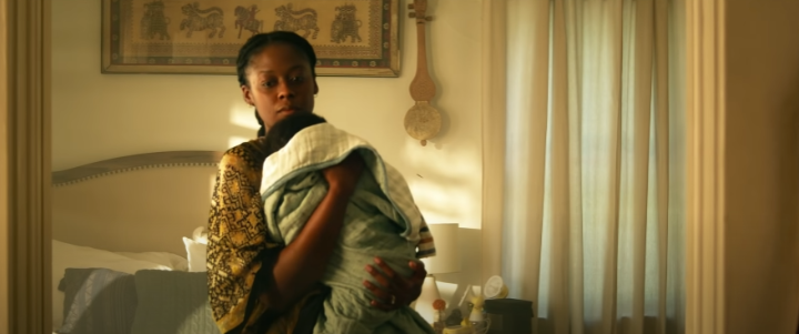 아이를껴안고있는흑인여성