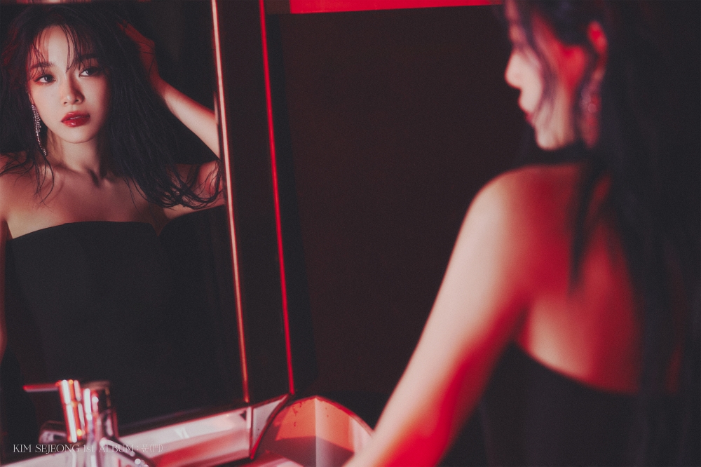 김세정 오피셜 포토 LOCK버전&#44; 젤리피쉬엔터테인먼트