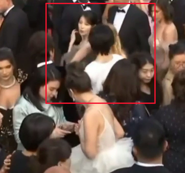 아이유_어깨빵_12
