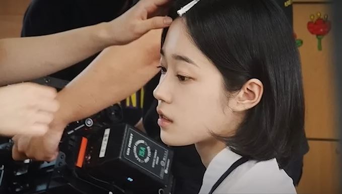 촬영하는 노윤서