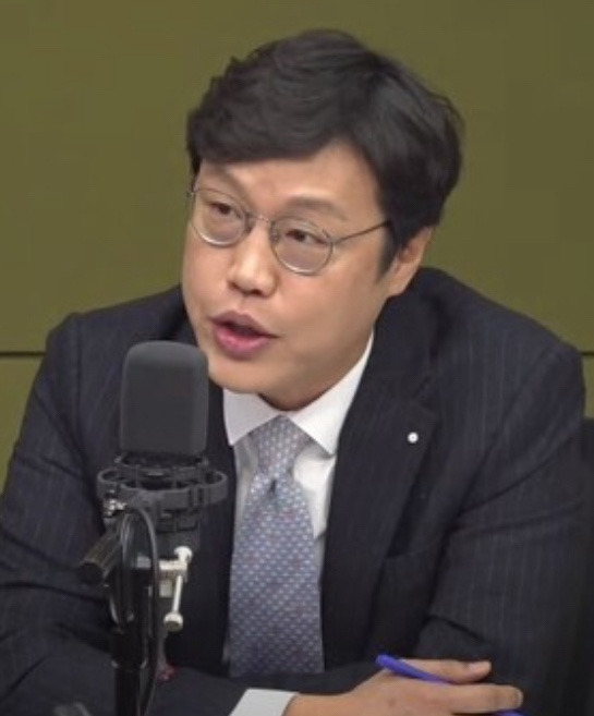 김준일 평론가 기자 활동