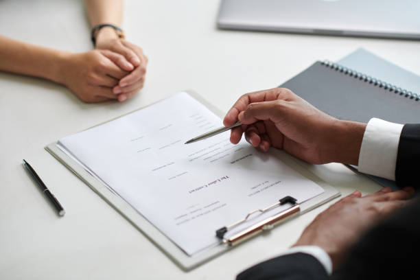 Hướng dẫn viết hợp đồng lao động cho người nước ngoài – Các điều khoản quan trọng