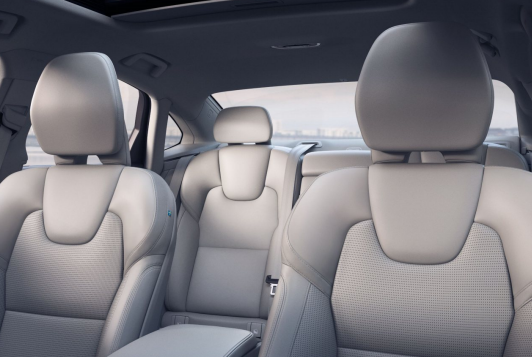 볼보 S90 플러그인 하이브리드 가격과 트림별 차이: 2024년 최신 정보