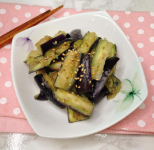 촉촉하게 요리한 가지나물 완성 모습