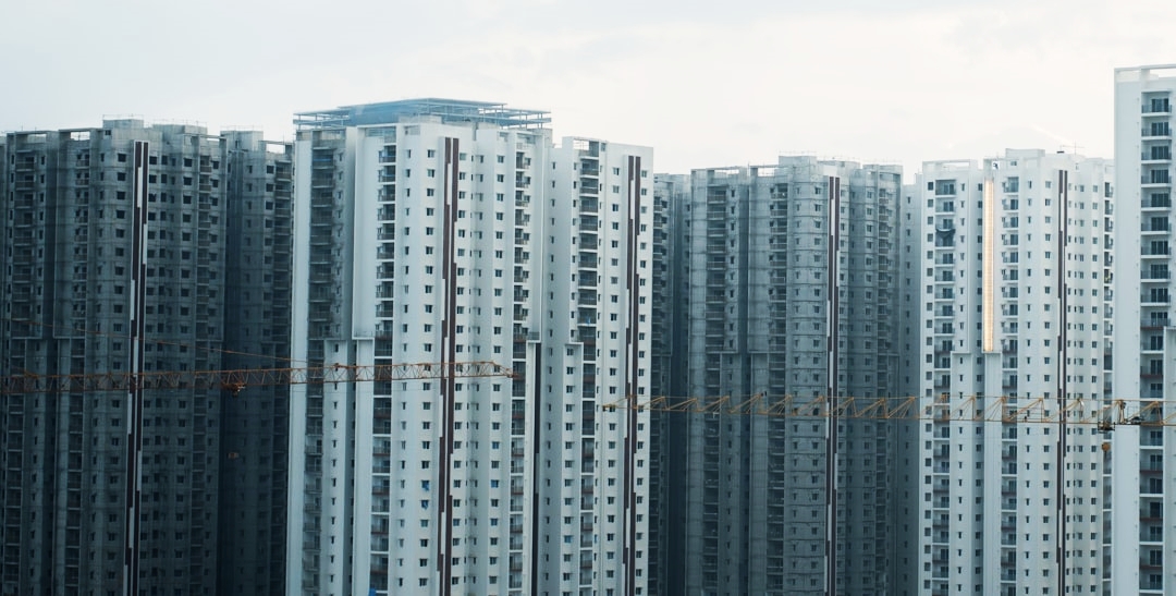 재건축 단지 인근 기존 아파트 가격의 변화 패턴과 재건축 무산 가능성이 높은 단지에서 나타나는 공통 신호