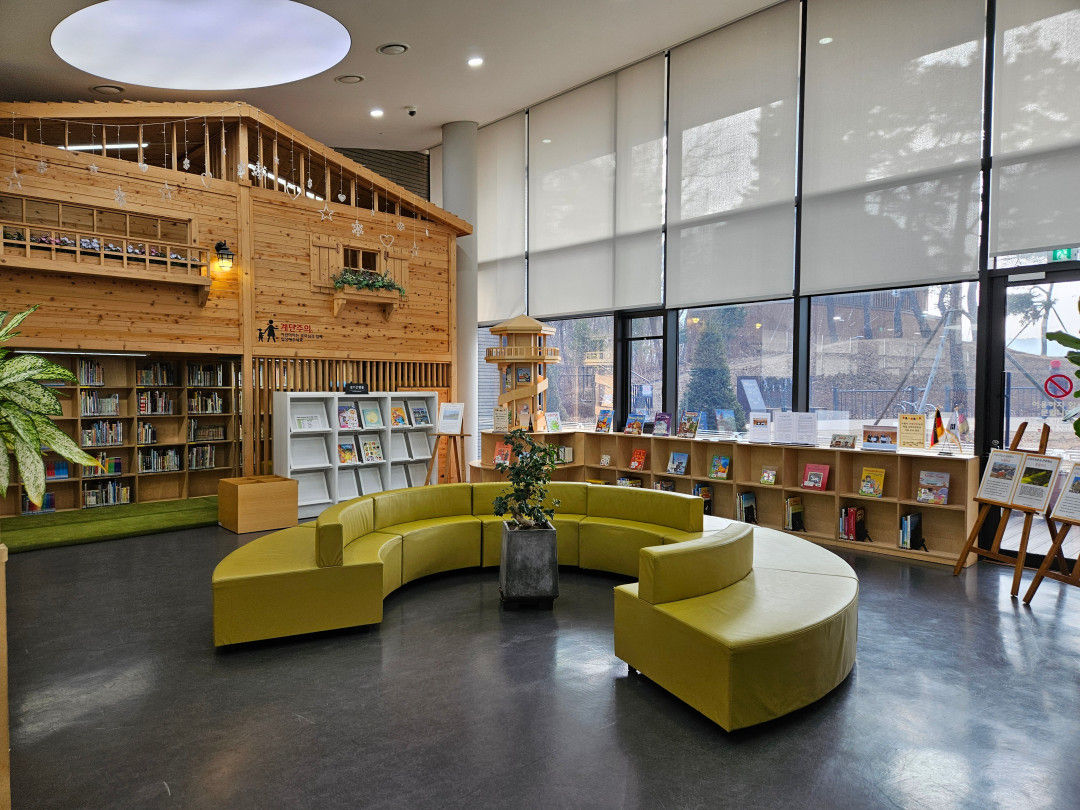 광교 푸른숲 도서관 어린이 자료실