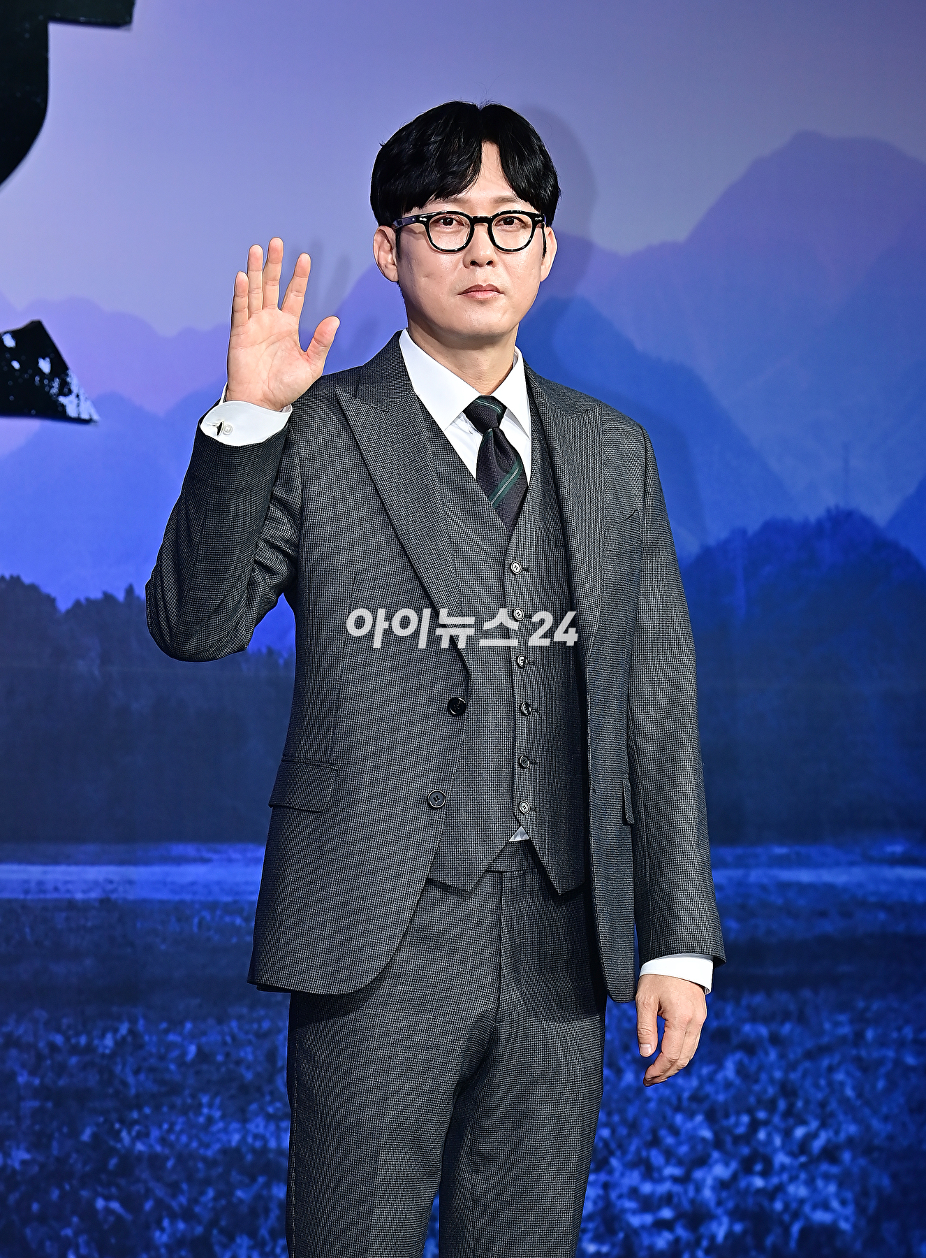 배우 박병은이 12일 오후 서울 중구 엠배서더 서울 풀만에서 열린 넷플릭스 '선산' 제작발표회에서 기념촬영을 하고 있다. [사진=곽영래 기자]