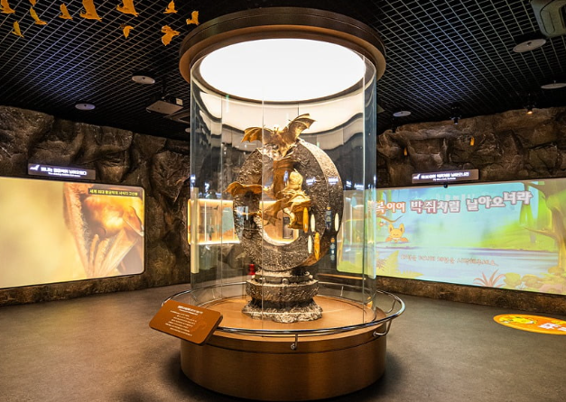 황금박쥐상 전경