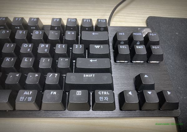 로지텍 기계식 키보드 G413 TKL SE 2022년 5월~9월 LED 켰을 때