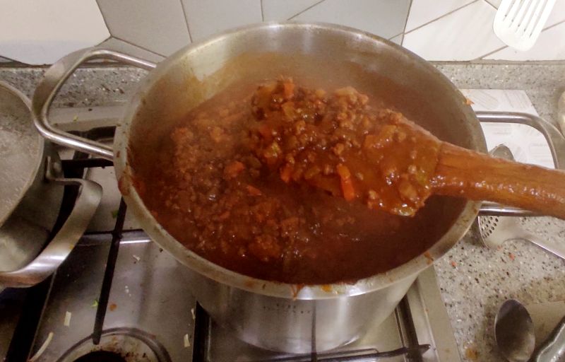 오래 끓여 꾸덕 해진 라구소스