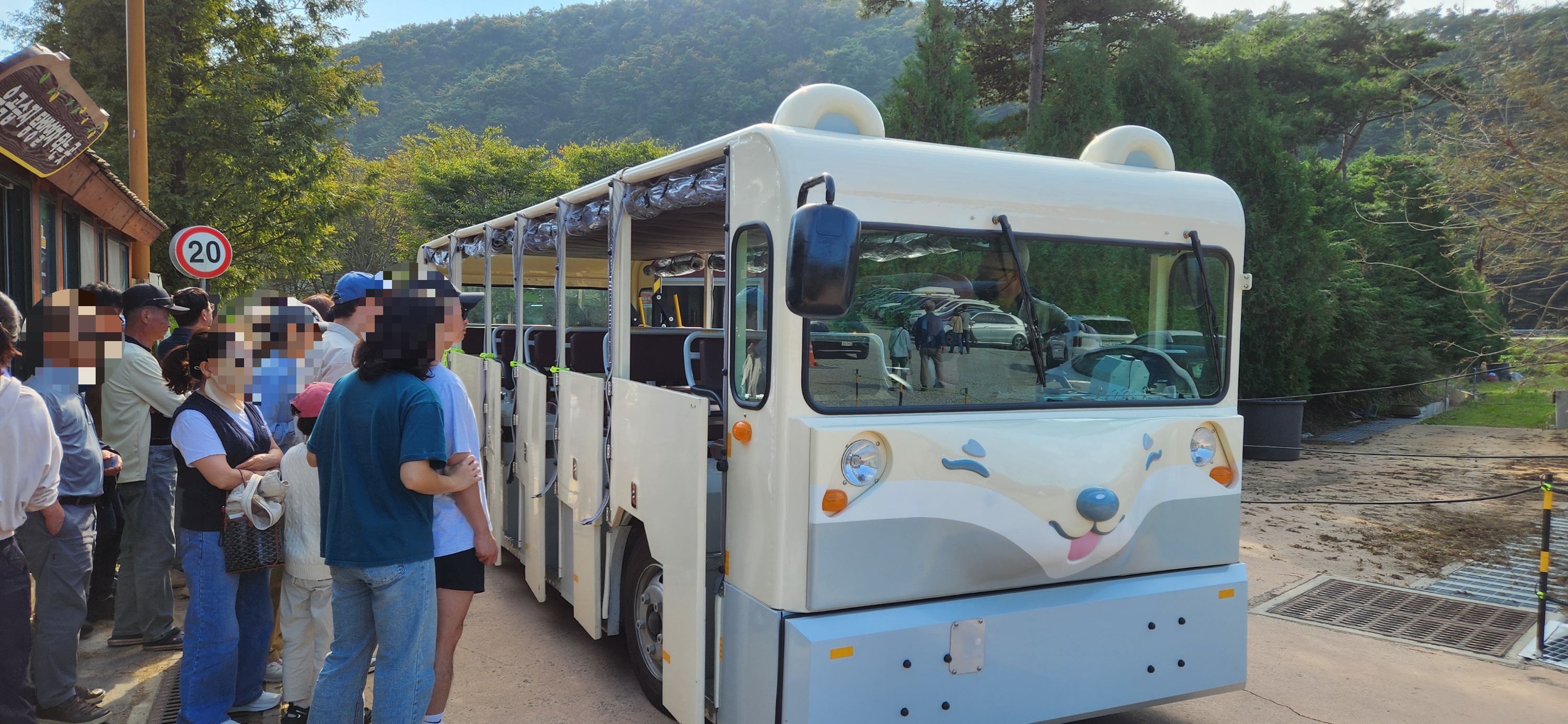 운곡 람사르 습지 탐방열차의 모습