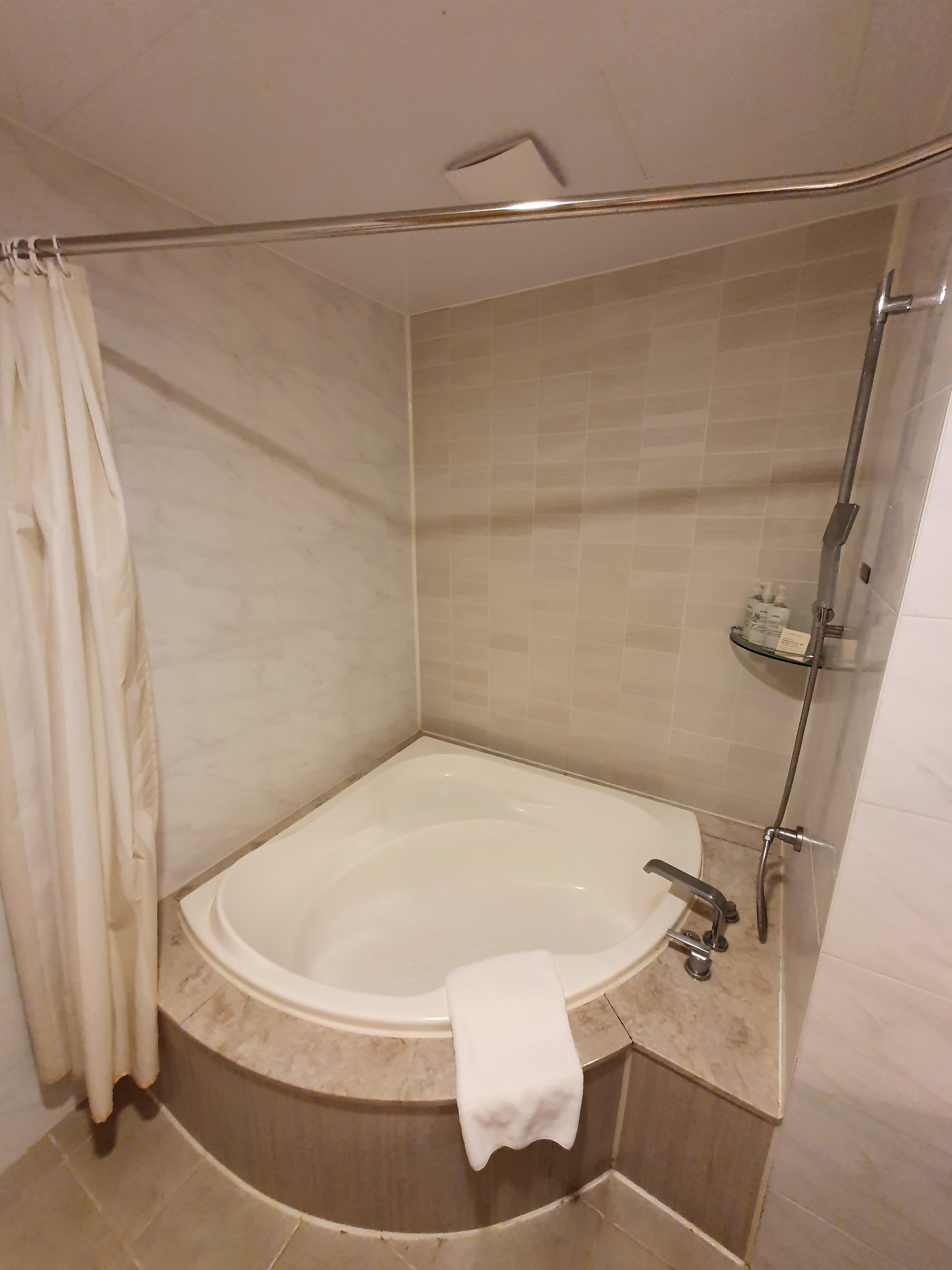 델피노 소노캄c 패밀리룸 욕실 욕조