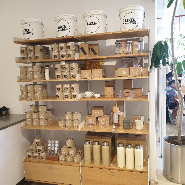 베이크트 스미냑(BAKED Seminyak): 발리 스미냑(Bali Seminyak)지역 카페_브랜드 드리퍼 및 텀블러