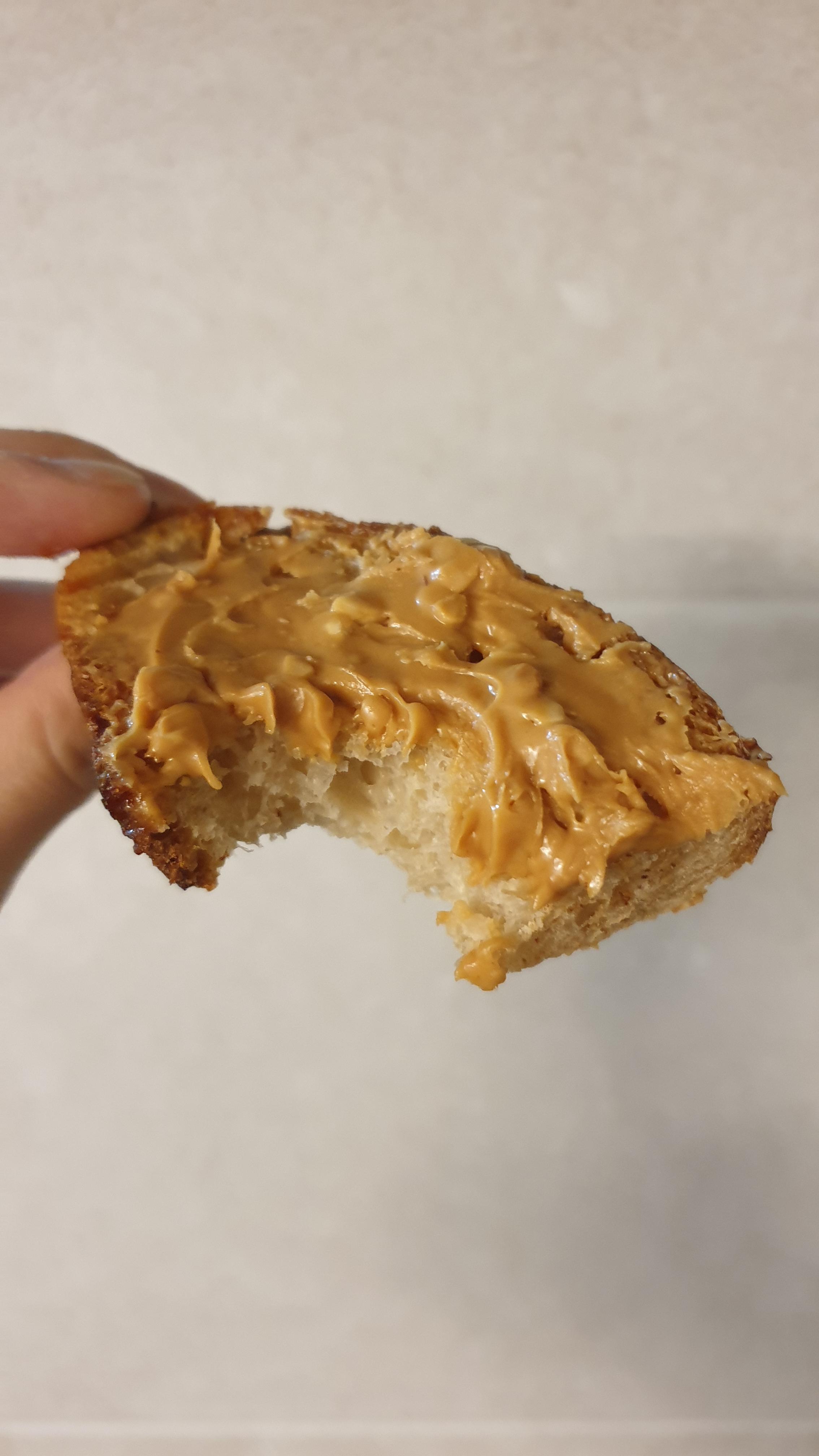 쨈을 발라 먹으면 꿀맛인 사워도우빵