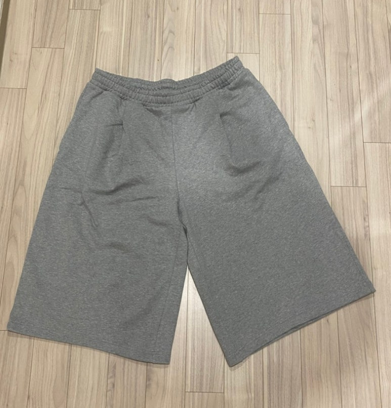 무신사스탠다드 무탠다드 무신사 원 턱 롱 버뮤다 와이드 스웨트 팬츠 [미디엄 그레이]