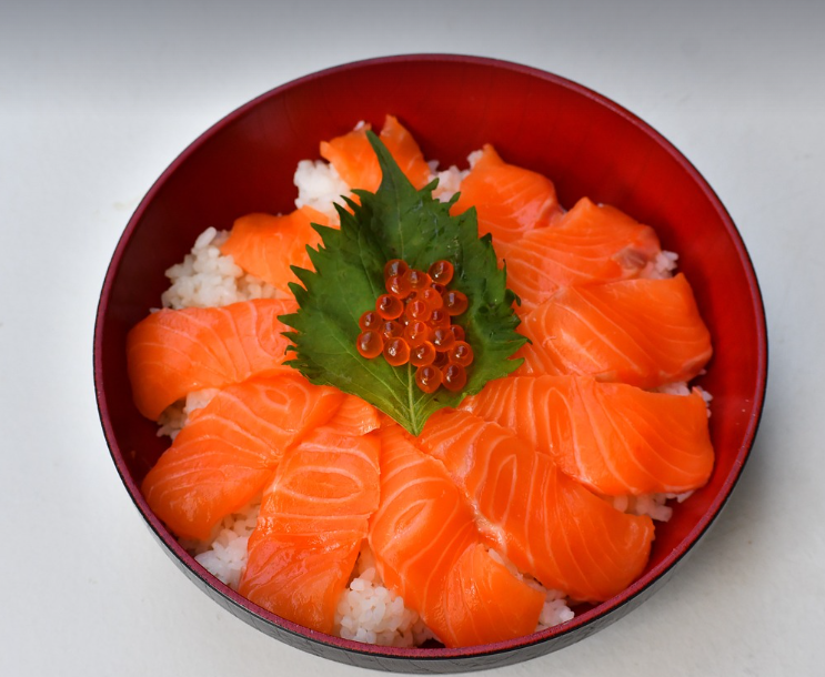 연어 덮밥의 모습