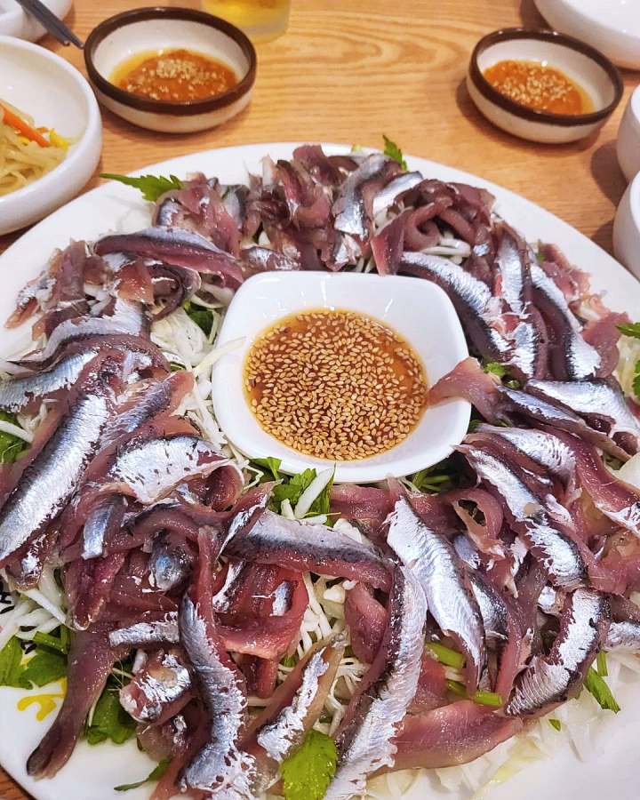 식객 허영만 백반기행 조성모 편 생 멸치회 정식 정성가득 계란말이 반찬 경주 맛집 소개