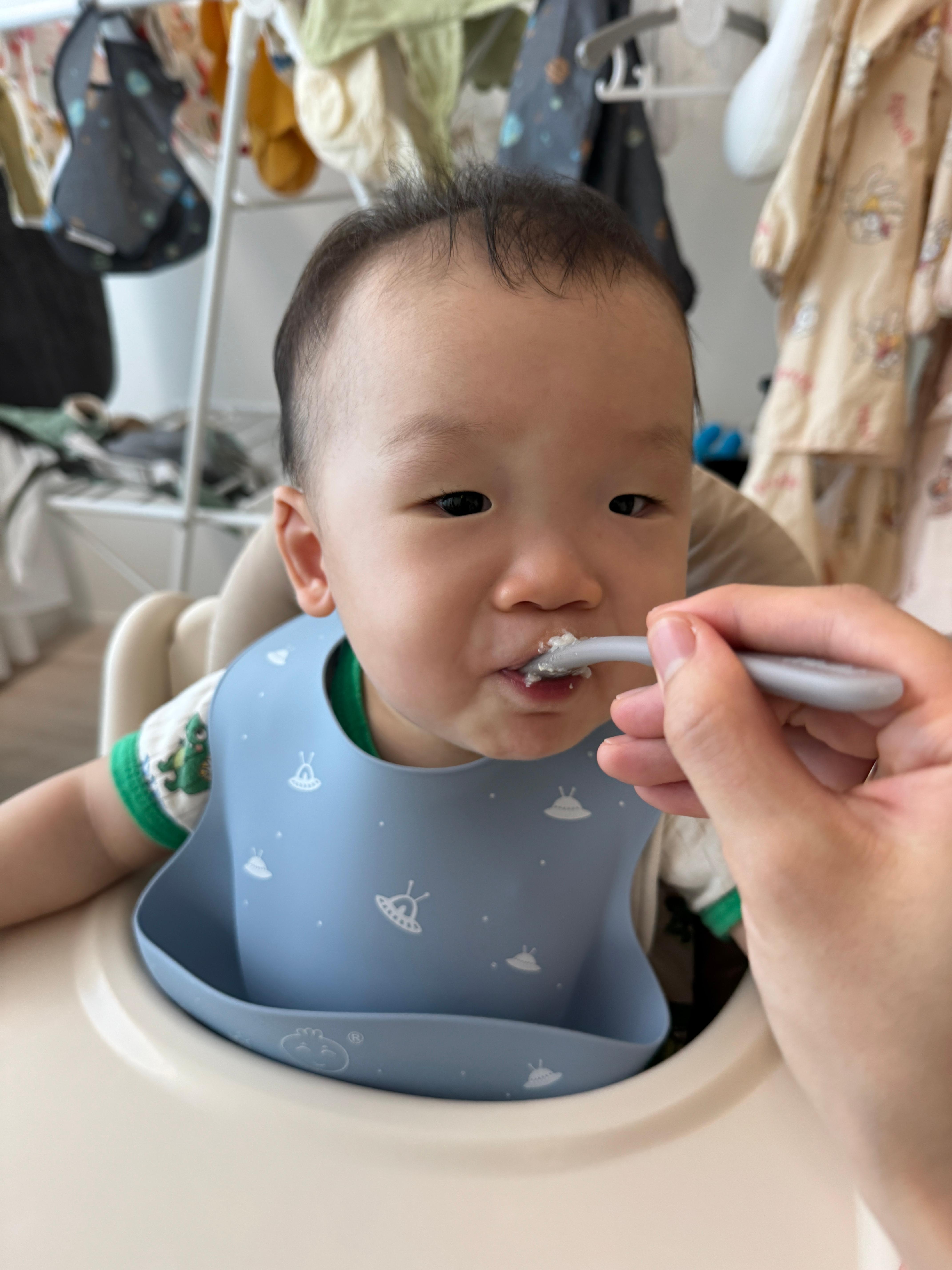 닭고기새송이버섯고구마 죽을 맛있게 먹는 10개월 아기