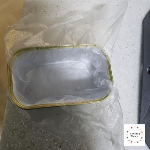 하와이언무스비-스팸캔 세척 후 물기 제거하여 랩을 넣고 깔아준다