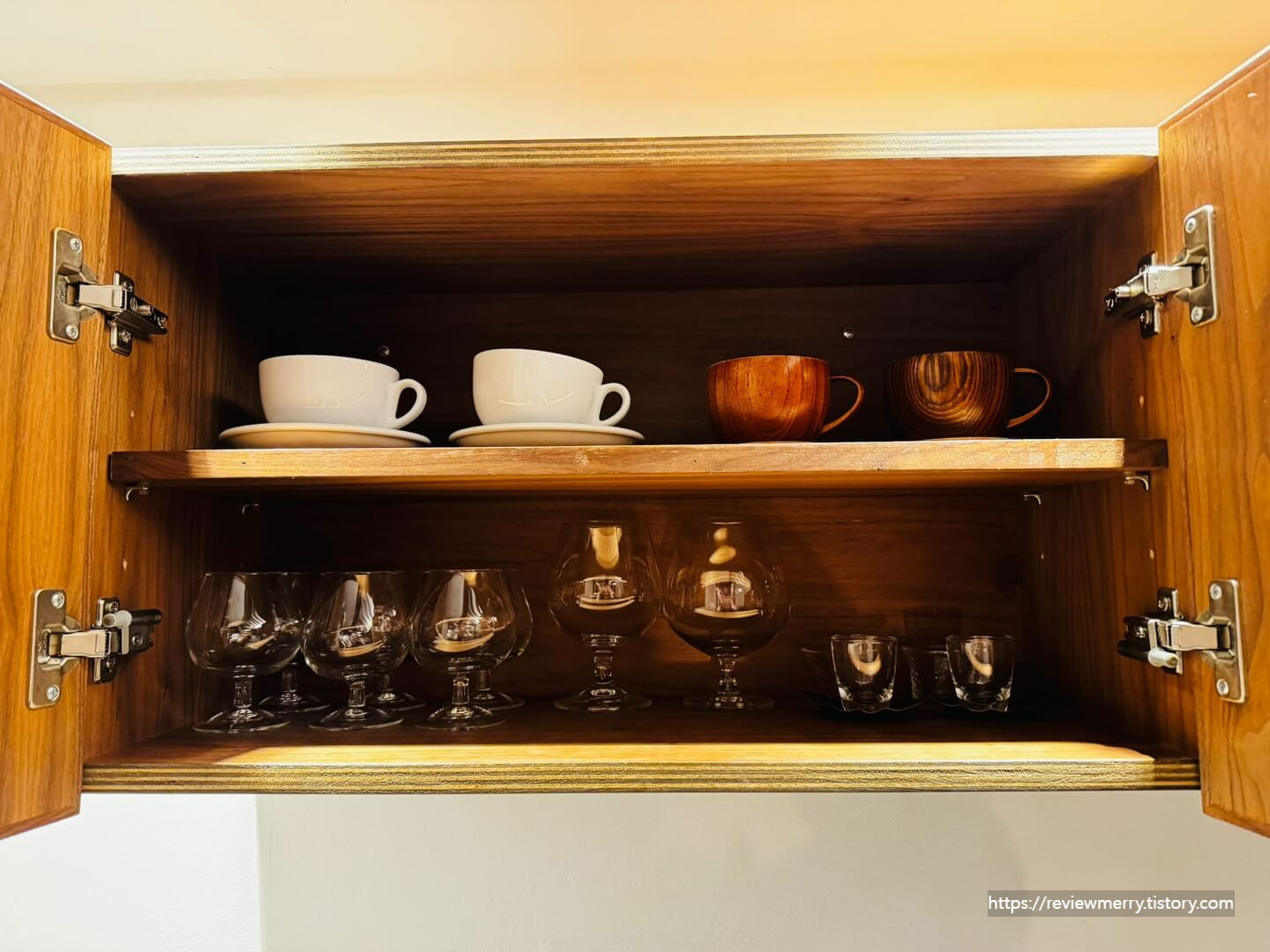 와인잔 및 커피잔