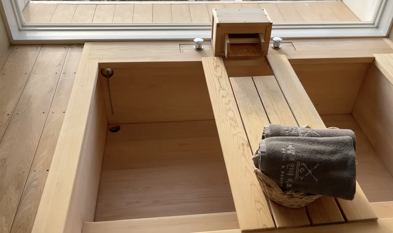 거제-바람의언덕-리조트-히노끼탕