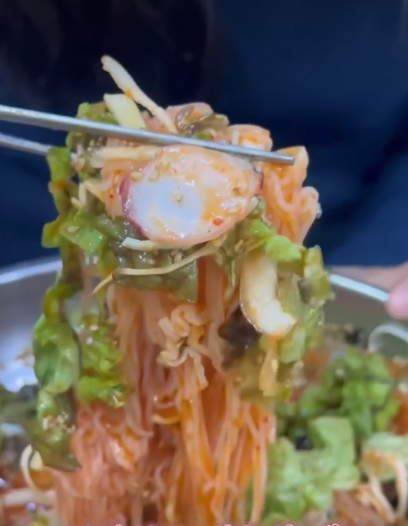 닭칼국수 한저가락