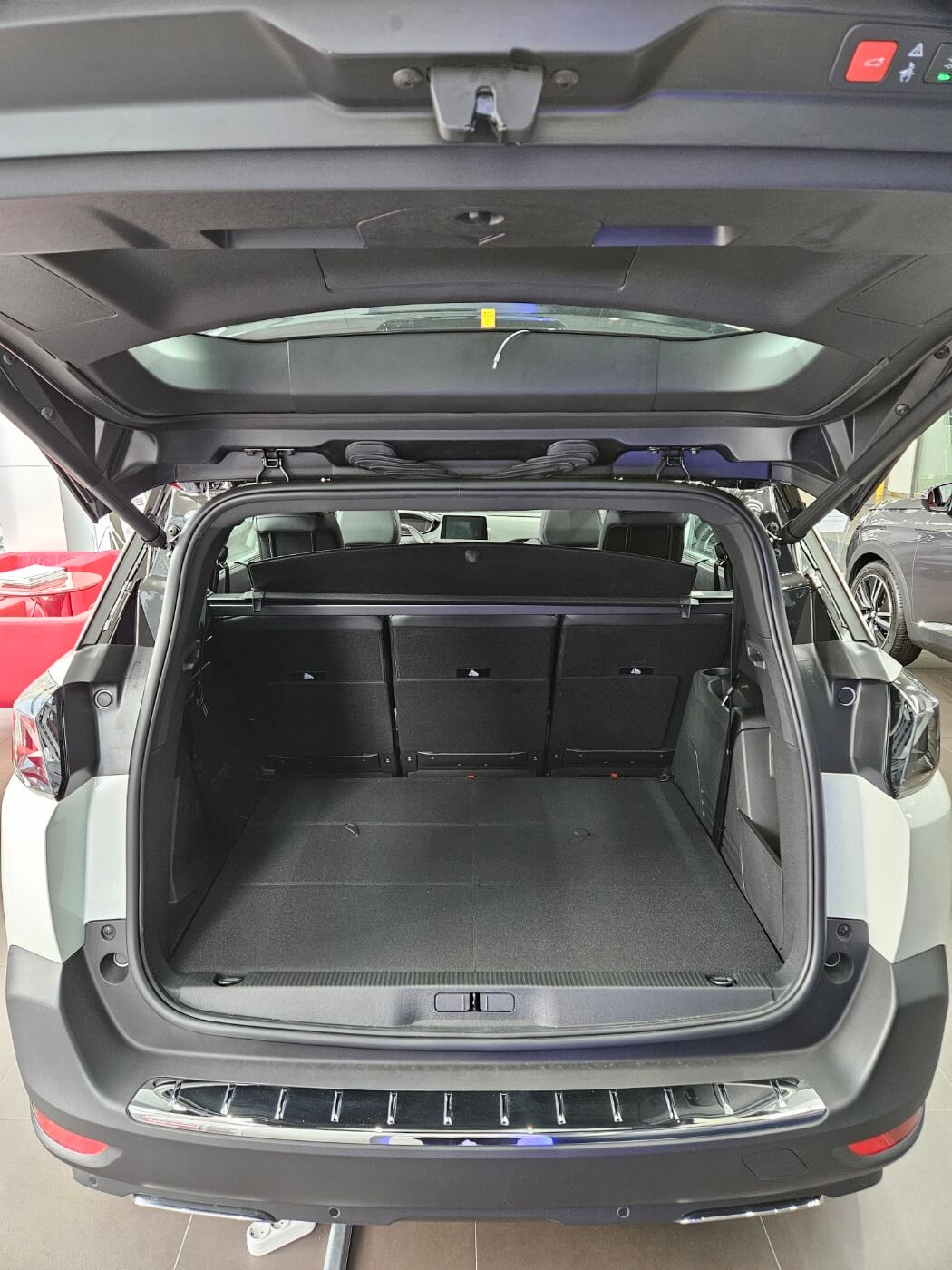 푸조 5008 실내공간과 기능의 완벽 조화 차박러들이 추천