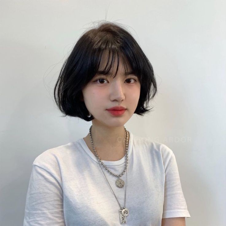 짧은 단발 스타일