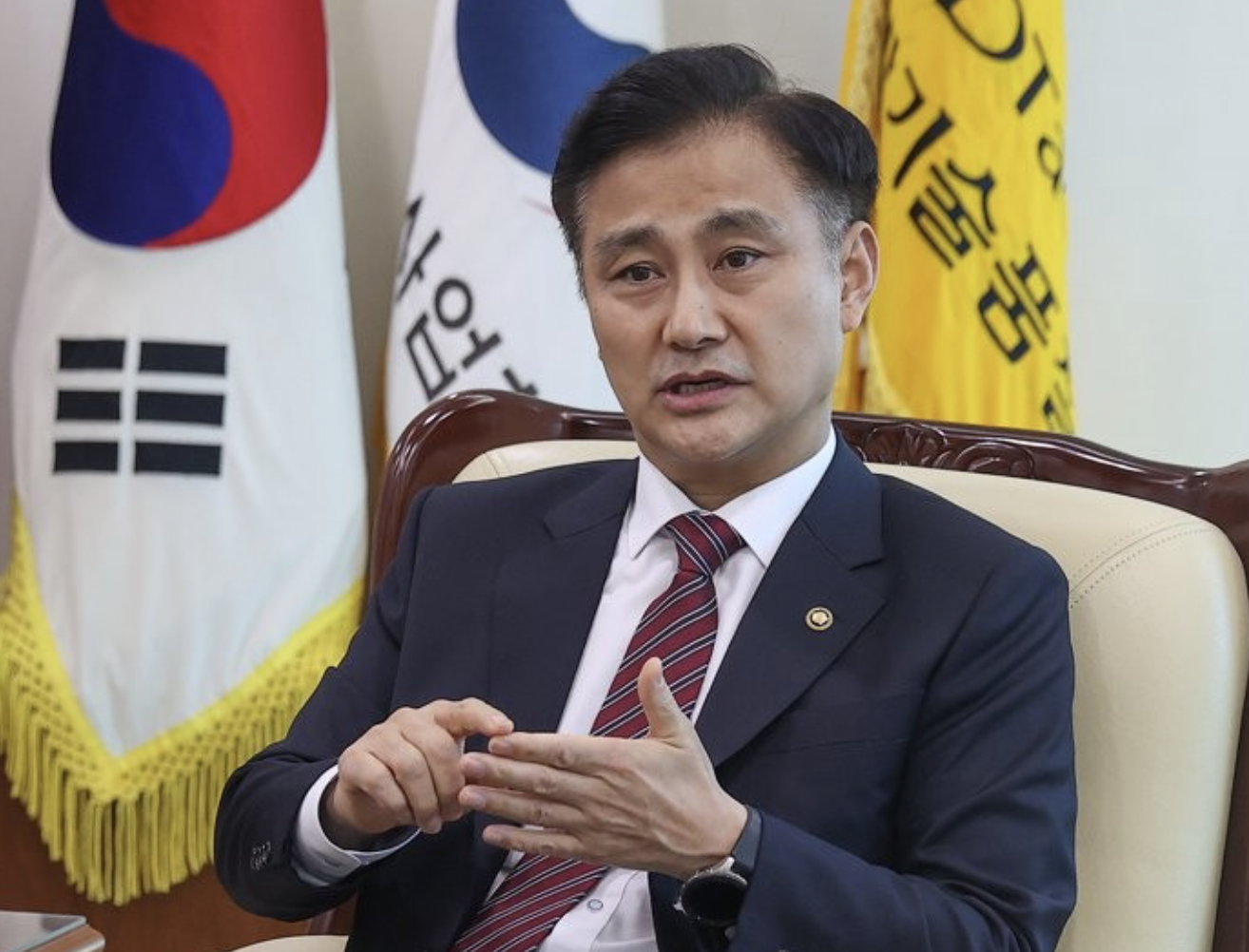 엄동환 프로필