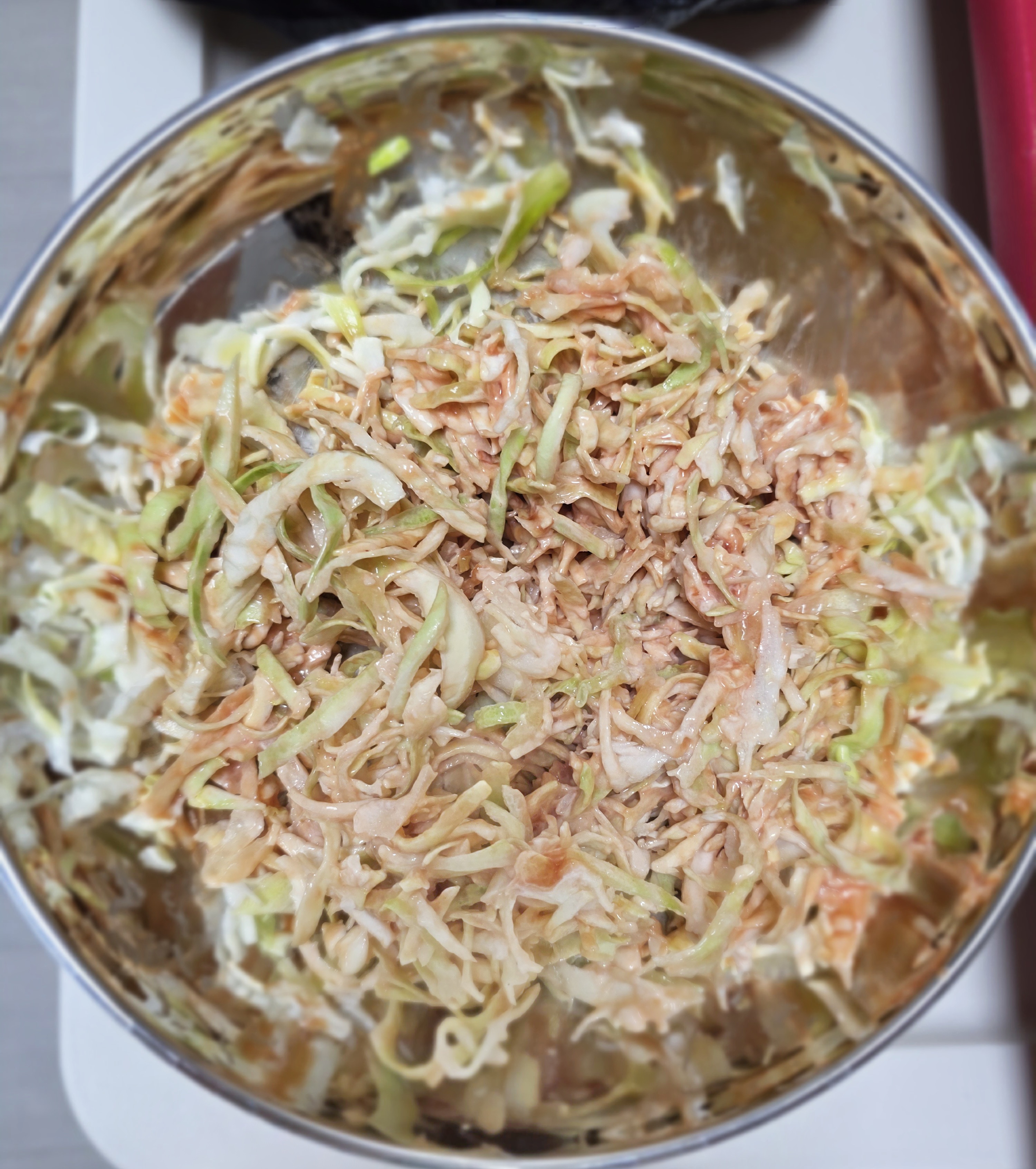 양배추-샐러드를-곁들였어요.