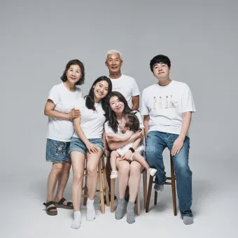 사진관 가족사진 선물 의상 대여 헤어 메이크 가족과 추억 남기는 촬영 준비_6