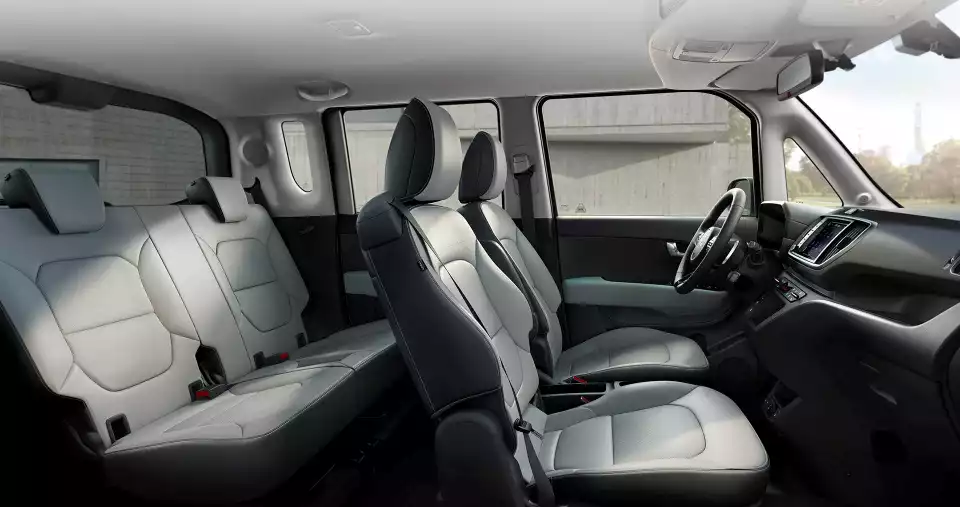 레이 EV의 라이트 그레이 인테리어입니다(출처 : 기아).