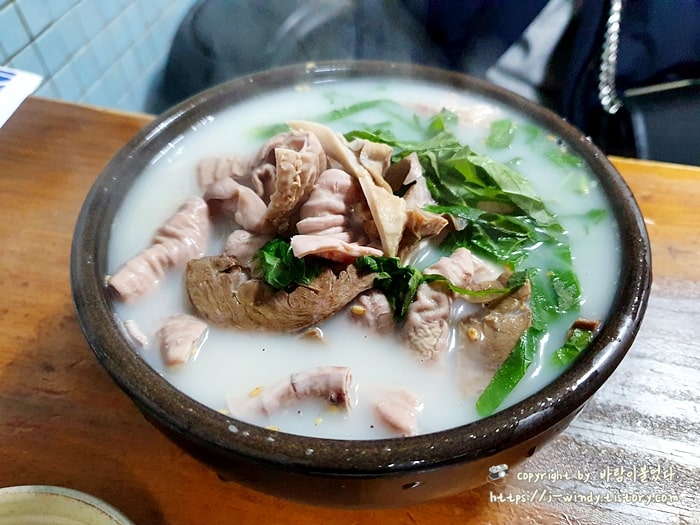내장국밥도 훌륭하다.
