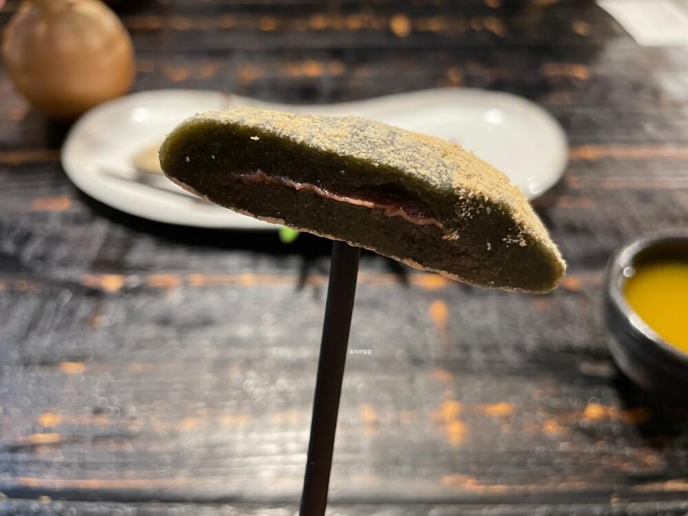 미쉐린 맛집 꽃,밥에피다 - 비건 코스 후식 쑥오쟁이떡