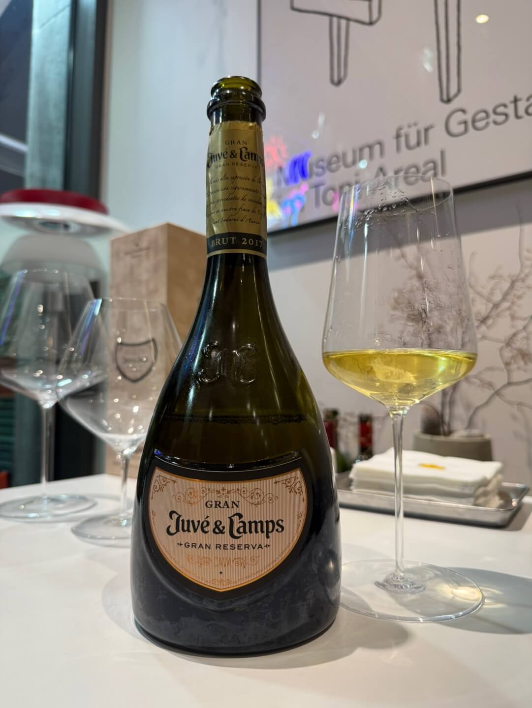 Juvé & Camps Gran Juve Gran Reserva Cava Brut 2017, Penedès, Spain๏ฝํ๋ฒ ์ด ๊นํ์ค ๊ทธ๋ ํ๋ฒ ๊ทธ๋ ๋ ์ ๋ฅด๋ฐ ๊น๋ฐ ๋ธ๋คผ 2017