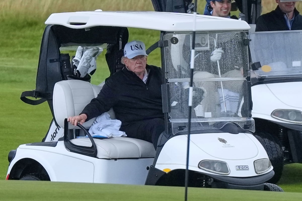 트럼프 골프 회동에 한국 재계 총출동! 이재용&middot;정의선 등 &lsquo;톱5&rsquo;가 나눈 대화의 진짜 의미 관련 사진