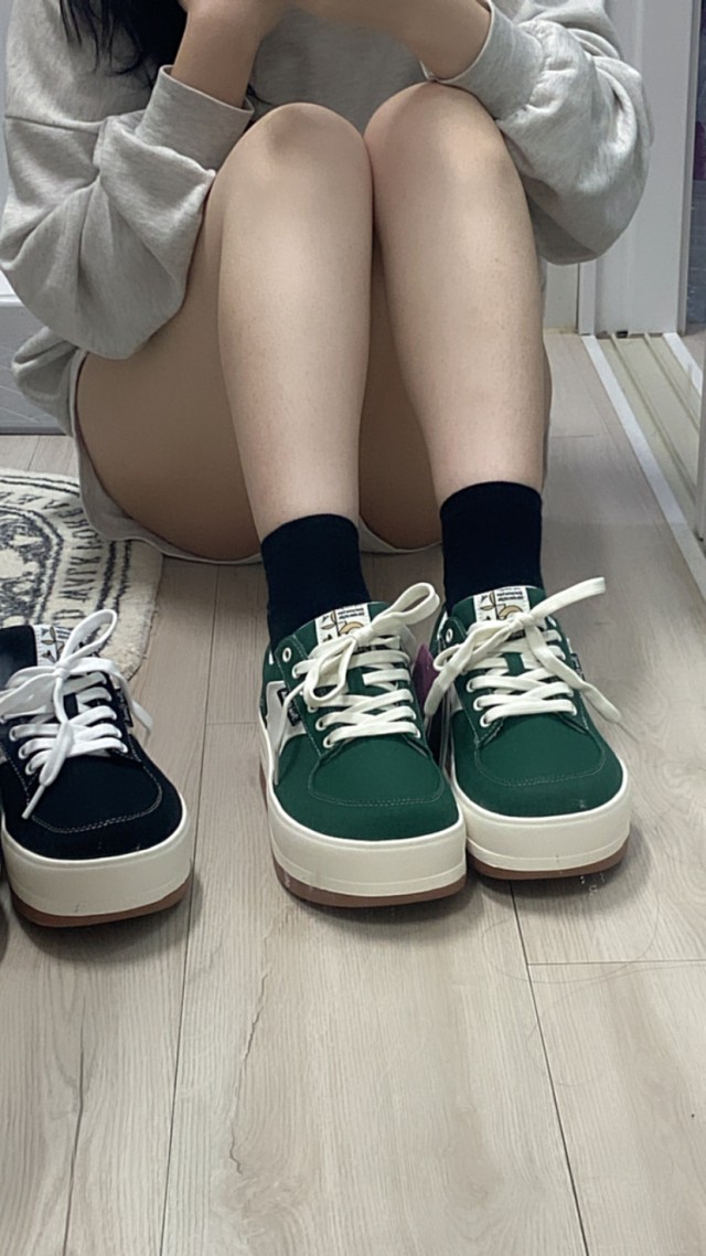green색상의 신발