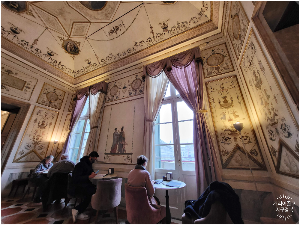 산마르코 성당과 광장, 그리고 카페