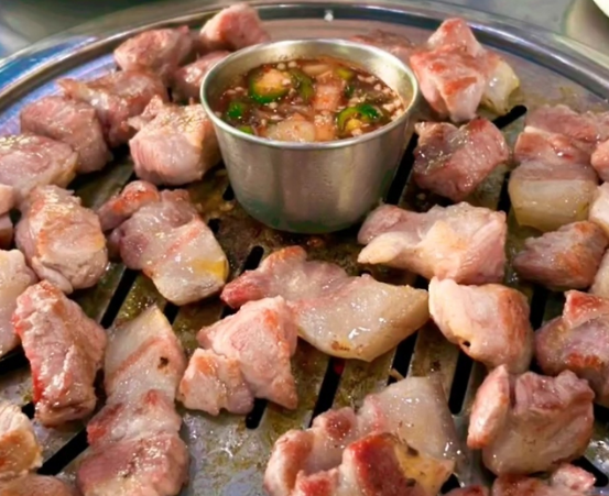 잘익은 돼지고기