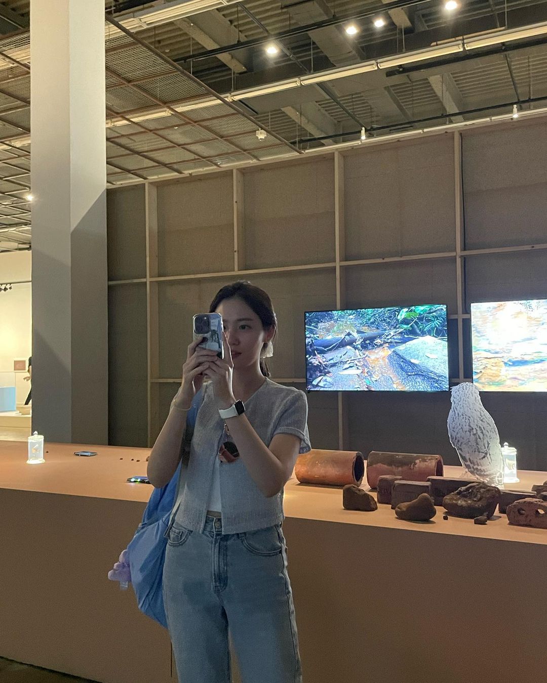 광주에서 뒤태 선보이는 이영은 아나운서