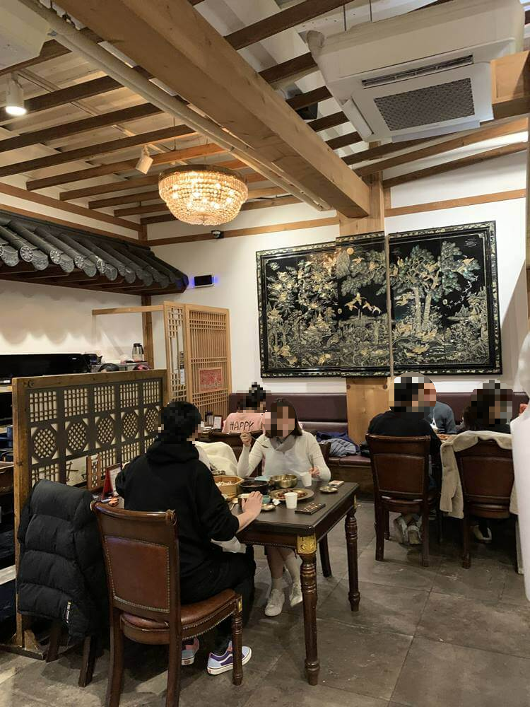 오른편 테이블자리