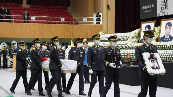 완도 창고 화재 순직 소방관 눈물의 영결식... "영웅들의 마지막 길, 대전현충원 안장"