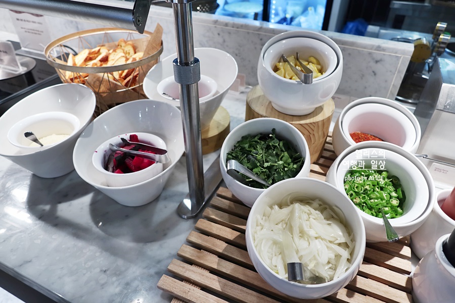 2023 빕스 딸기 퍼레이드 런치 솔직 후기 + 90% 할인쿠폰 샐러드바 가격