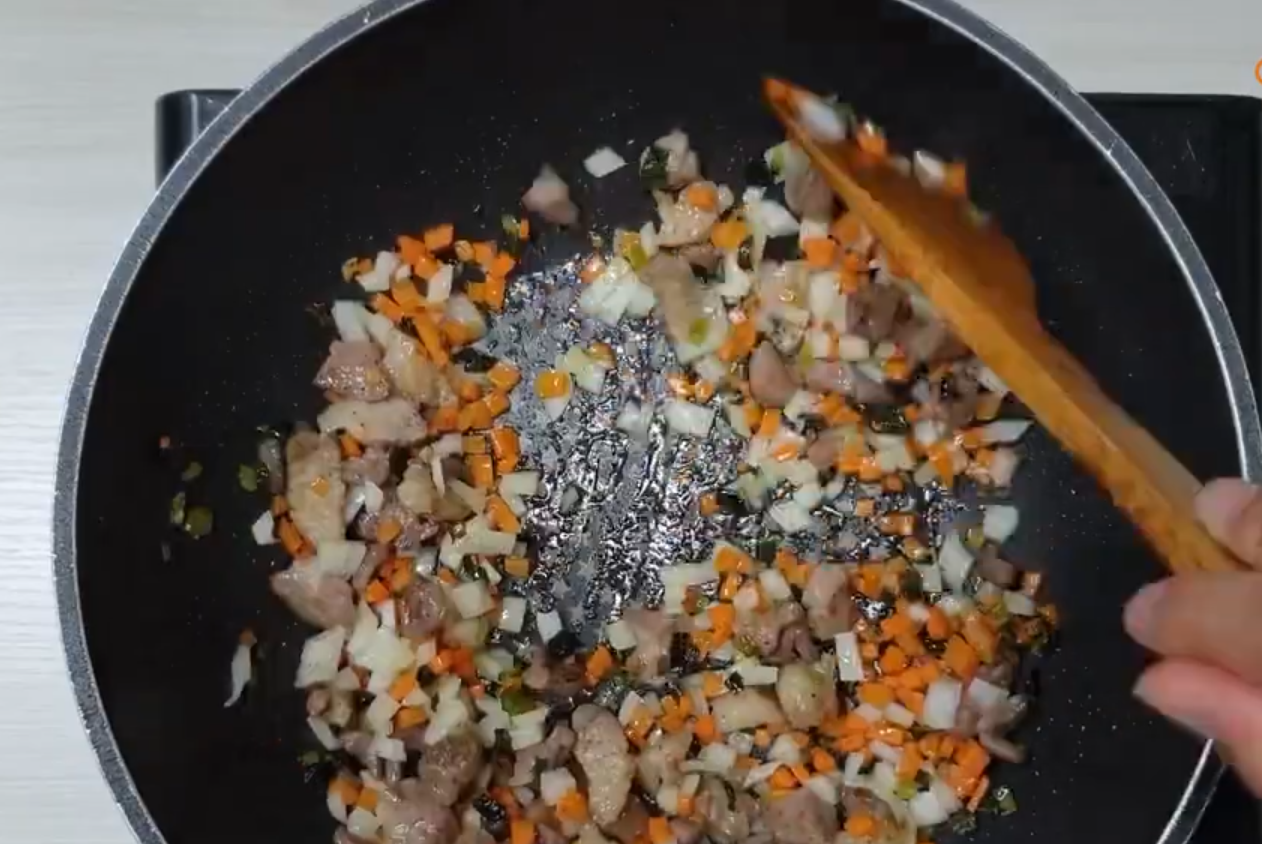 중국집 볶음밥 양파 볶기