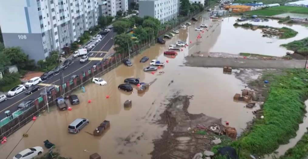 물에 바진 차량2