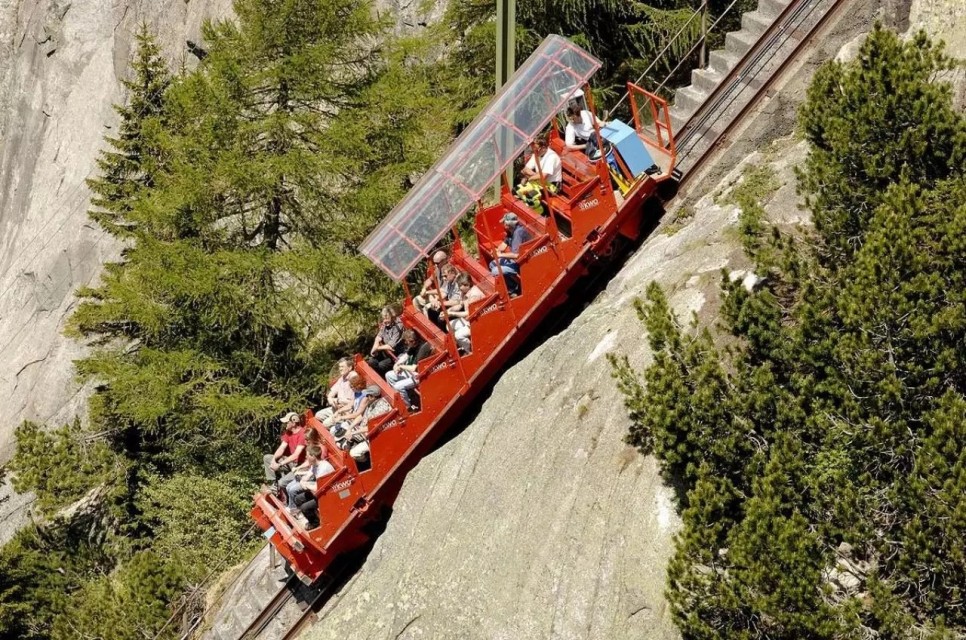 겔머-호수Gelmersee로-가는-Gelmerbahn-Image-standseilbahnen.ch_-1280x848.jpg