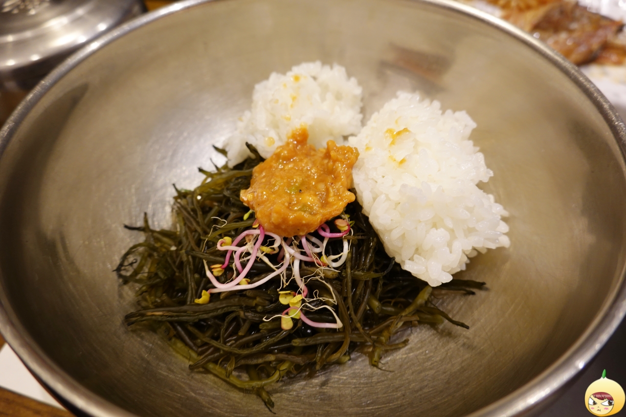 강된장을 넣어서 쓱쓱 비벼