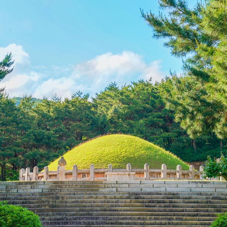 김유신장군묘