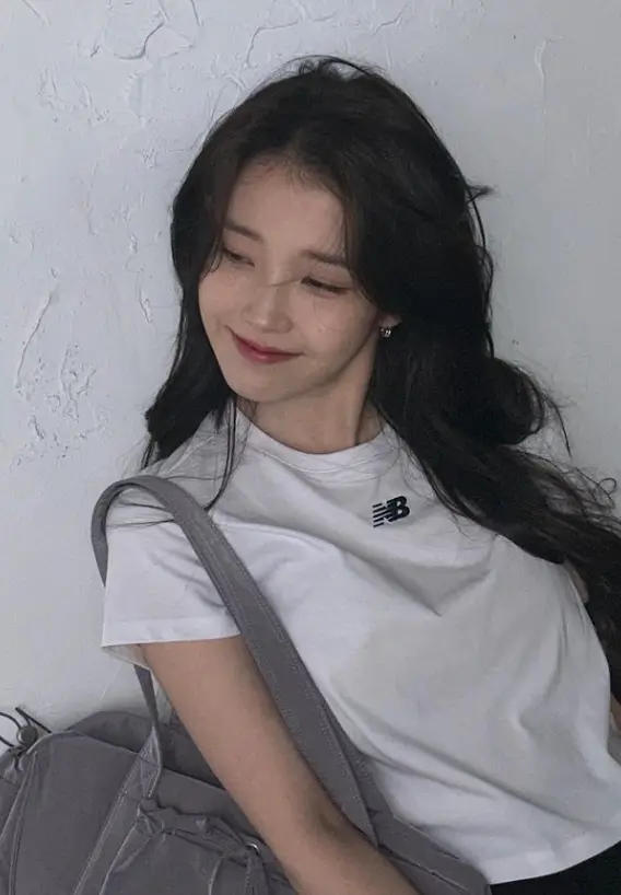 아이유 IU 프로필 갤러리ㅣ노래 음악 mbti 인스타 유튜브