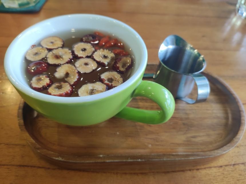 다낭 안트엉 음반미 카페 대추와 구기자가 듬뿍 들어간 기력 회복 대추생강차